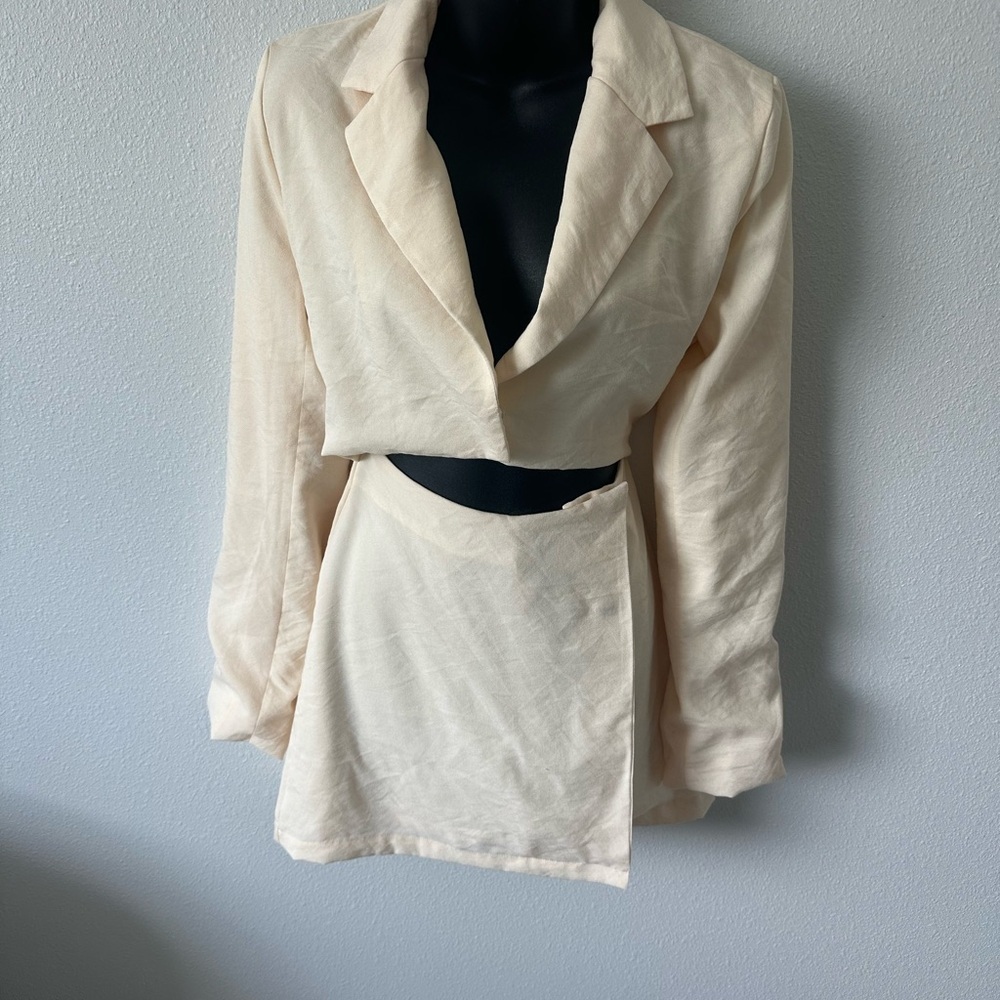 MARBLE Elegant Cream Ensemble - Picture 2 of 7